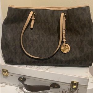 Michael kors hand bag